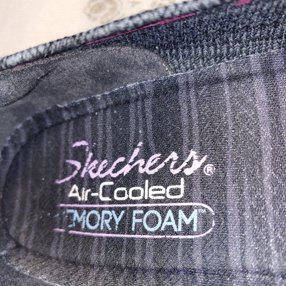 Skechers memory foam shoes. Size 9. - Picture 7 of 10
